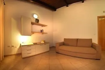 Gravina & Hotel 2*